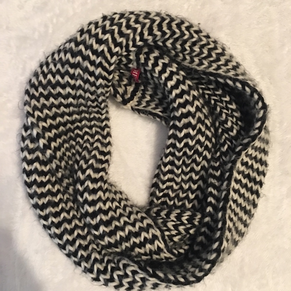 Black and White infinity scarf